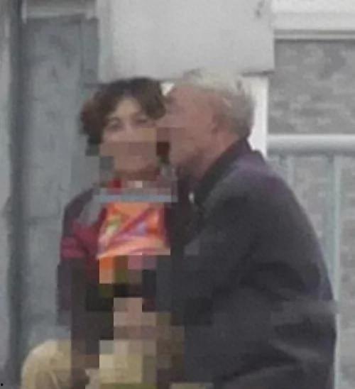 云南大爷大妈吃瓜缅甸视频,跨国文化交流引热议