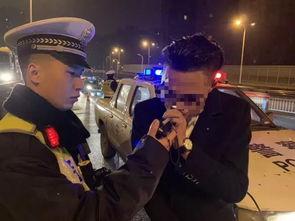 成都警察吃瓜事件视频,网络热议的警民互动瞬间 成都警察吃瓜事件视频,网络热议的警民互动瞬间