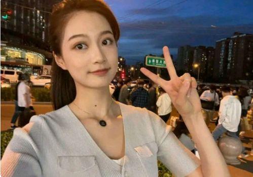 冯琳吃瓜事件视频,网络热议背后的真相揭秘 冯琳吃瓜事件视频,网络热议背后的真相揭秘