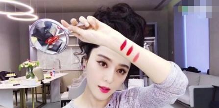 直播吃瓜女博主视频在线观看,带你领略网络红人的魅力瞬间